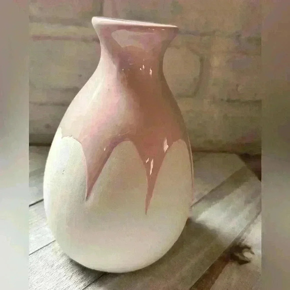 Isaac Mizrahi XO Siena Pink & White Ceramic Vase – Small Home Decor Accent Piece - Picture 4 of 5